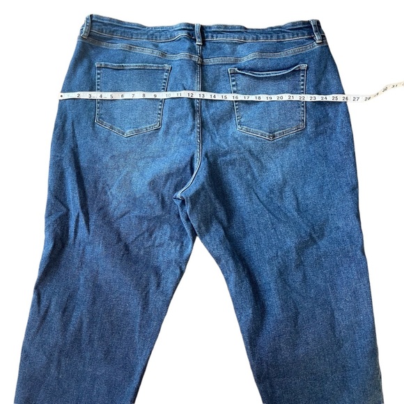 Ava & Viv Distress Cropped Jean Size: 26W - Picture 7 of 13
